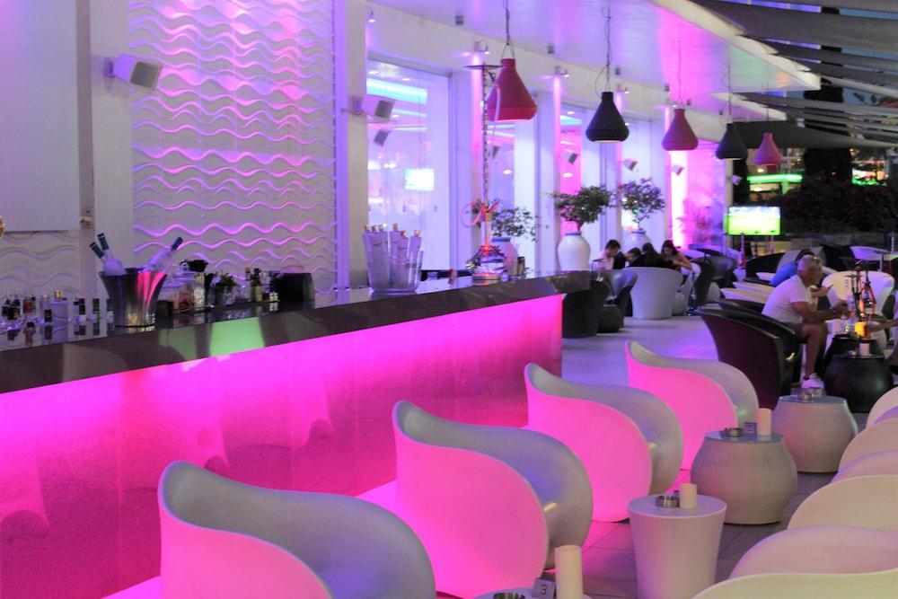 Готель River Rock 3*